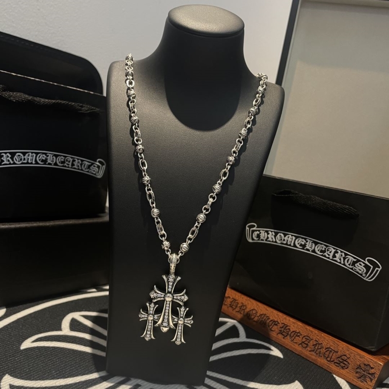 Ch*0me He**ts necklaces